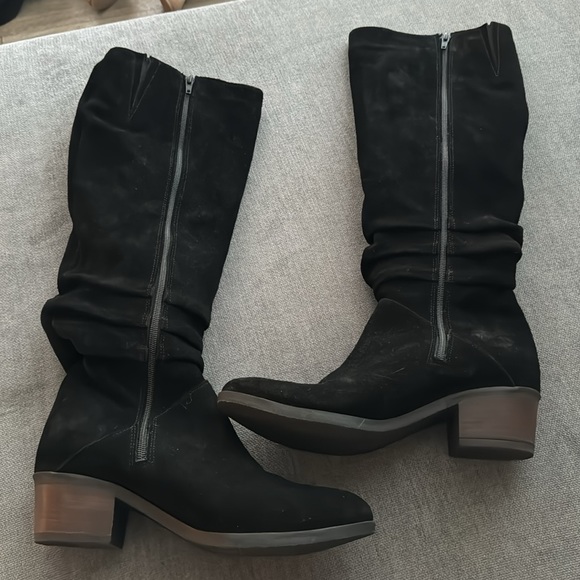 Suede boots - Picture 2 of 3